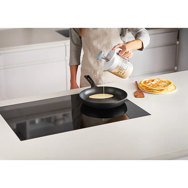 Mixeur manuel pour pĂąte Ă crĂȘpe et omelettes Betty Bossi - Image 6