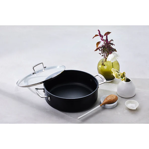 Sauteuse rondeau anti-adhérente Les Forgées 30 cm et couvercle en verre Le Creuset - Image 4