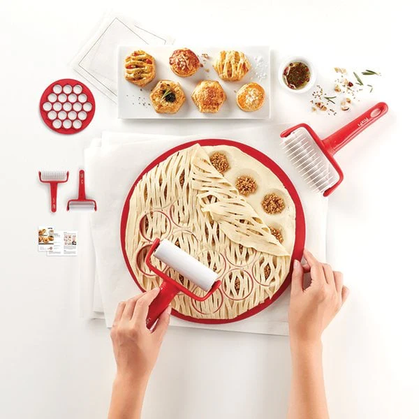 Kit 19 petits fours avec découpoirs et roulettes Lékué