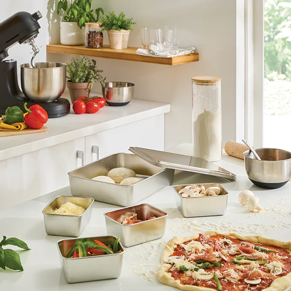 Lot de 5 bacs de préparation culinaire en inox et d’un moule à pizza perforé en acier antiadhérent 29,5 cm Mathon - Image 2