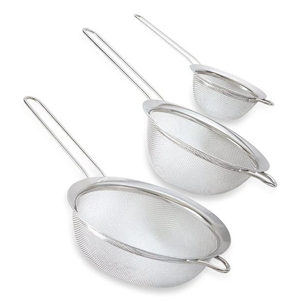 Set de 3 passoires Ă mailles fines en inox 10, 16, 18 cm Mathon - Image 2