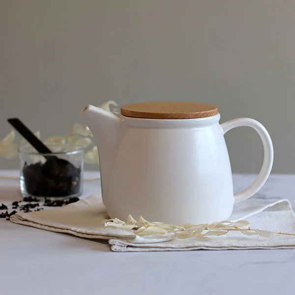 ThĂ©iĂšre Mona en porcelaine blanche et couvercle en bois de hĂȘtre 1L Ogo - Image 3