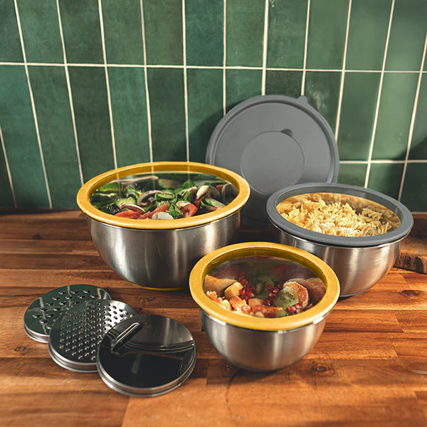 Set 3 bols en inox 1 L, 2,5 L et 4,5 L avec couvercles et 3 râpes interchangeables Pika - Image 2