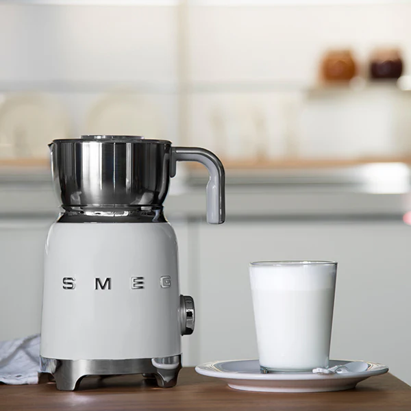 Chocolatière et mousseur de lait 500 W MFF11WHEU blanc Smeg - Image 4