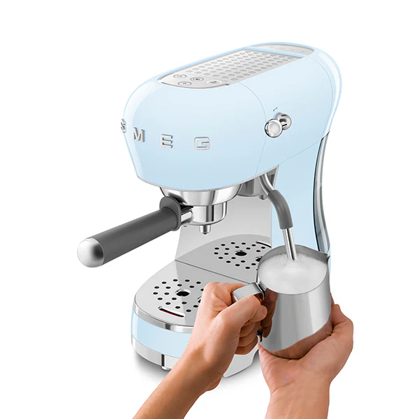 Machine à café expresso 1 L 1350 W ECF02PBEU bleu azur Smeg - Image 4